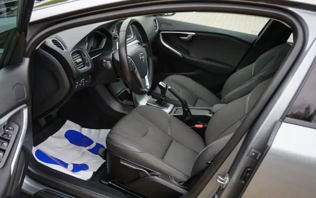 VOLVO V40 Cross Country D2 Momentum