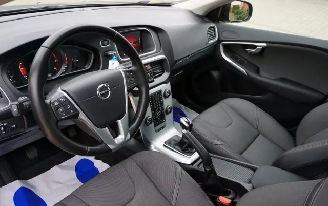 VOLVO V40 Cross Country D2 Momentum