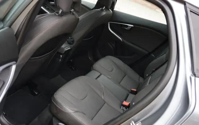 VOLVO V40 Cross Country D2 Momentum