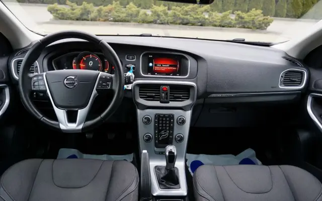 VOLVO V40 Cross Country D2 Momentum