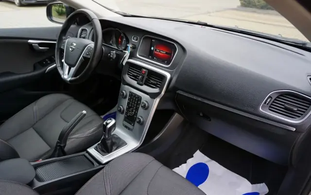 VOLVO V40 Cross Country D2 Momentum