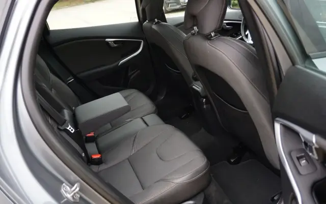 VOLVO V40 Cross Country D2 Momentum