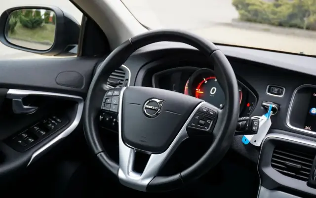 VOLVO V40 Cross Country D2 Momentum