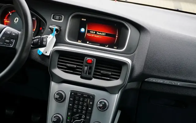 VOLVO V40 Cross Country D2 Momentum