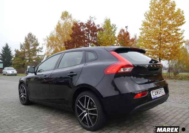 VOLVO V40 