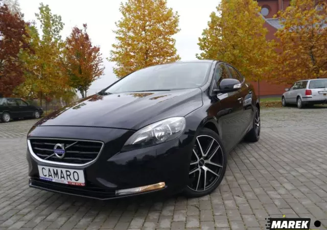 VOLVO V40 