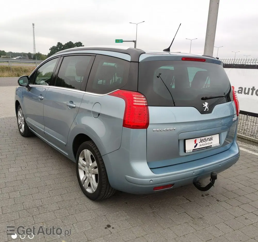PEUGEOT 5008 