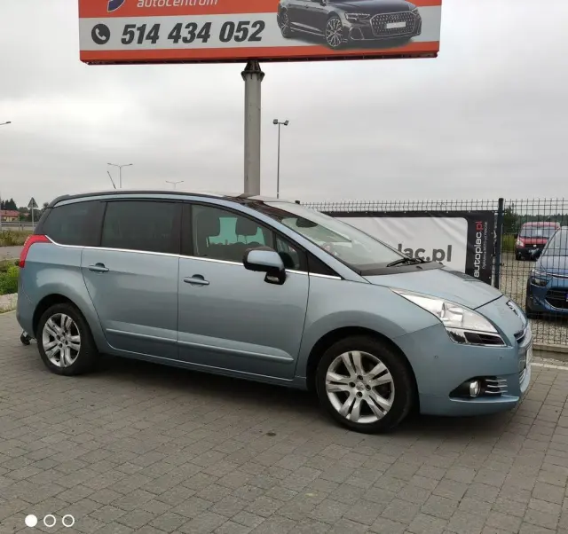 PEUGEOT 5008 