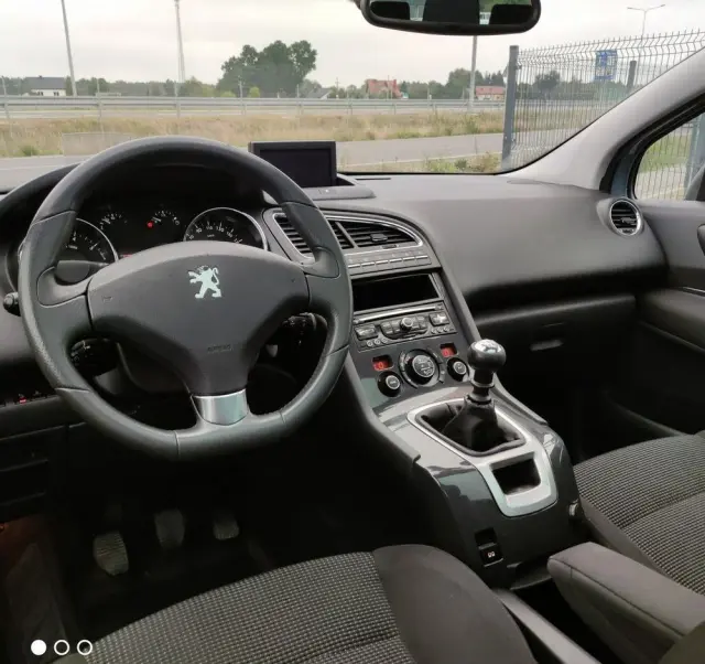 PEUGEOT 5008 
