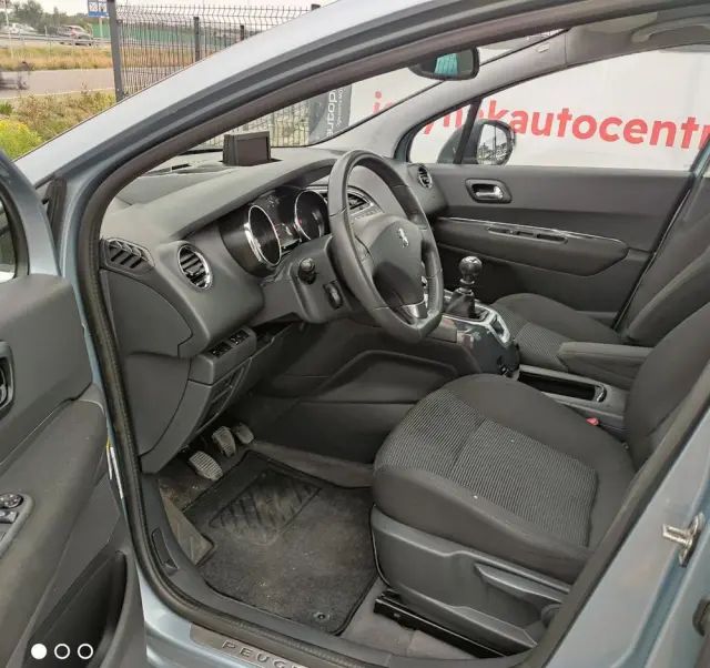 PEUGEOT 5008 