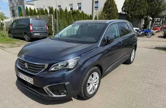 PEUGEOT 5008 