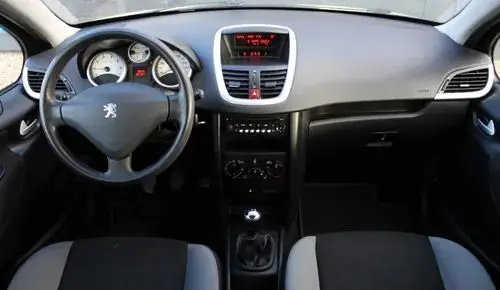 PEUGEOT 207 