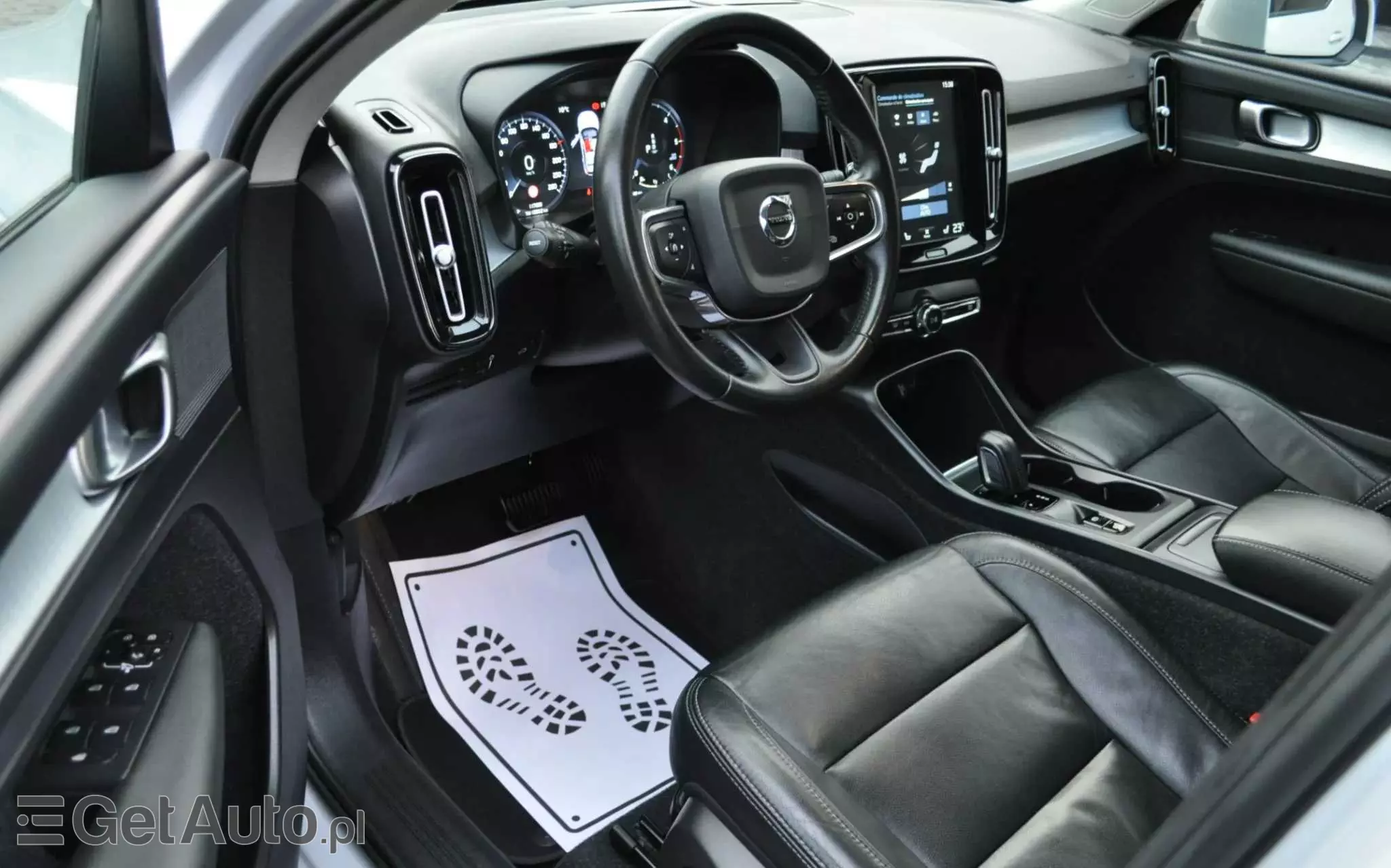 VOLVO XC 40 D3 Momentum Pro