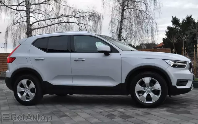 VOLVO XC 40 D3 Momentum Pro