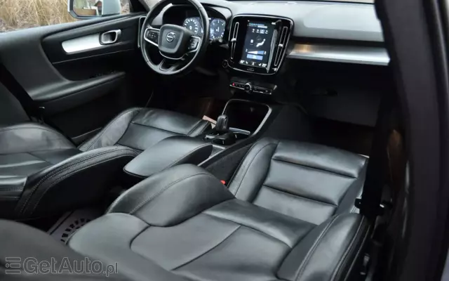 VOLVO XC 40 D3 Momentum Pro