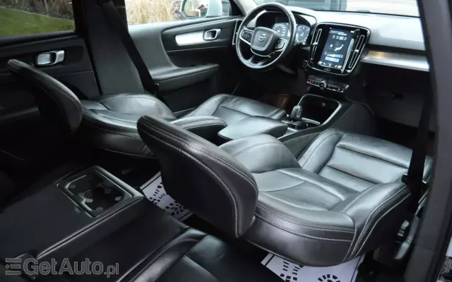 VOLVO XC 40 D3 Momentum Pro