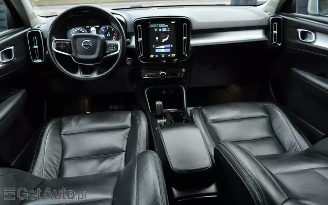 VOLVO XC 40 D3 Momentum Pro