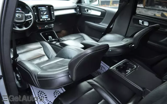 VOLVO XC 40 D3 Momentum Pro