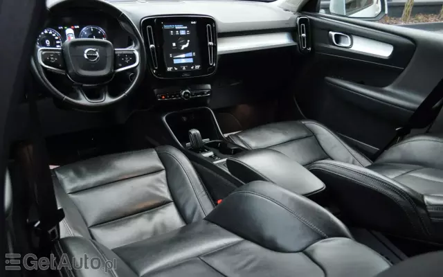 VOLVO XC 40 D3 Momentum Pro