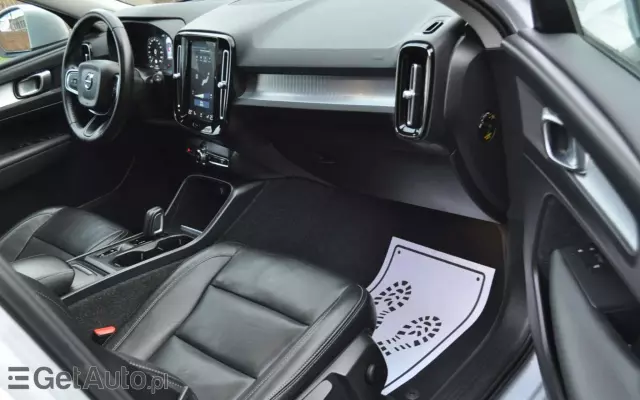 VOLVO XC 40 D3 Momentum Pro