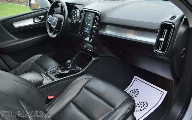 VOLVO XC 40 D3 Momentum Pro