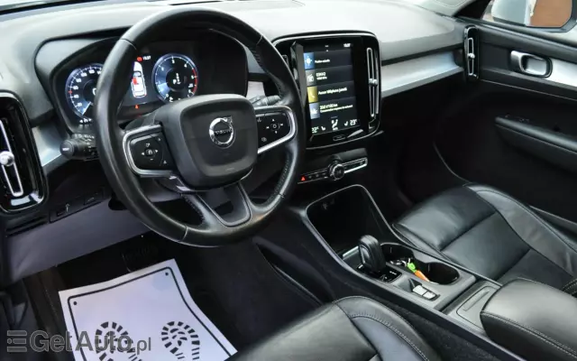 VOLVO XC 40 D3 Momentum Pro