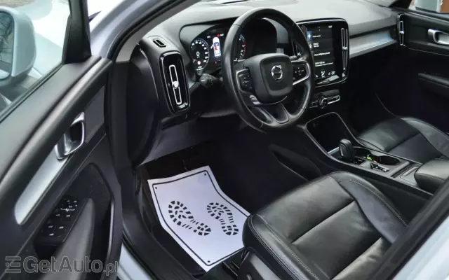 VOLVO XC 40 D3 Momentum Pro