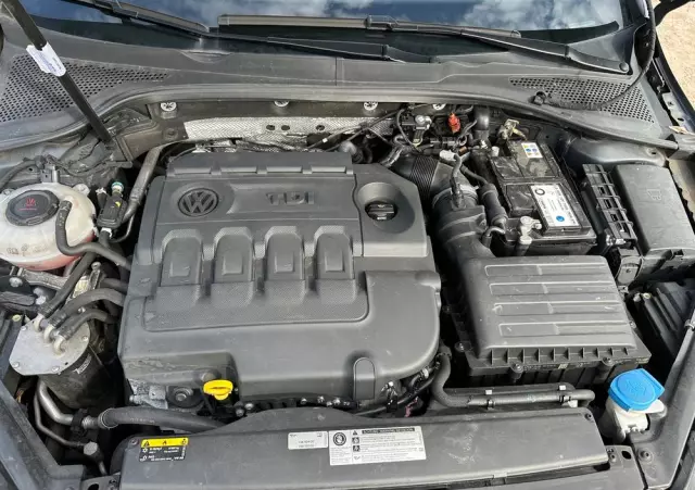 VOLKSWAGEN Golf 2.0 BlueTDI DSG Highline