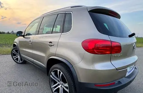 VOLKSWAGEN Tiguan 