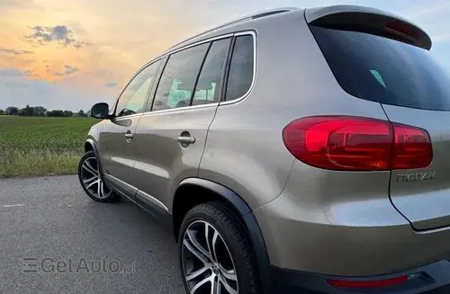 VOLKSWAGEN Tiguan 