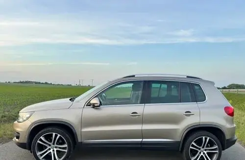 VOLKSWAGEN Tiguan 
