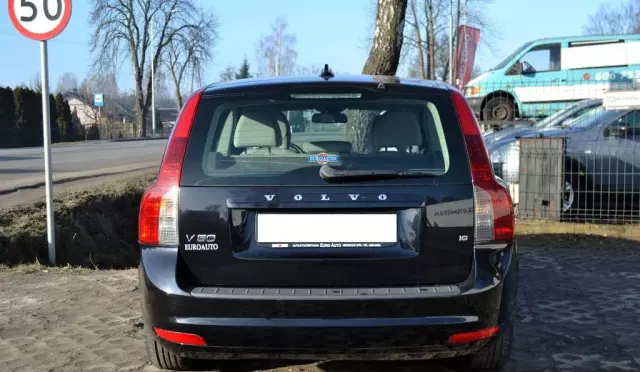 VOLVO V50 