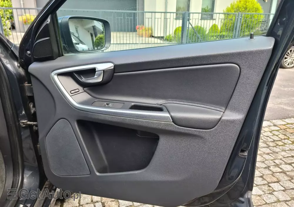 VOLVO XC 60 D3 Momentum