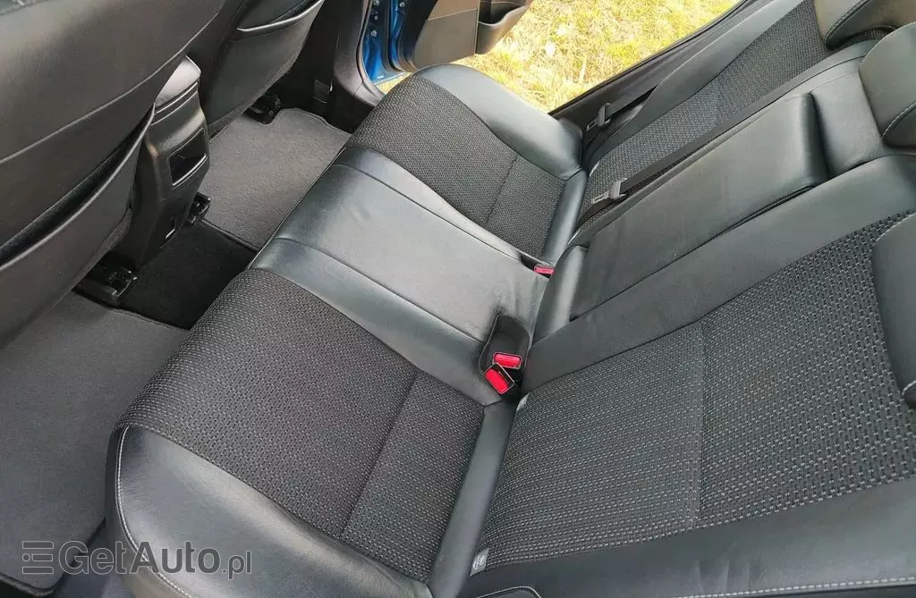 TOYOTA Auris 1.8 VVT-i (136 KM) Hybrid E-CVT