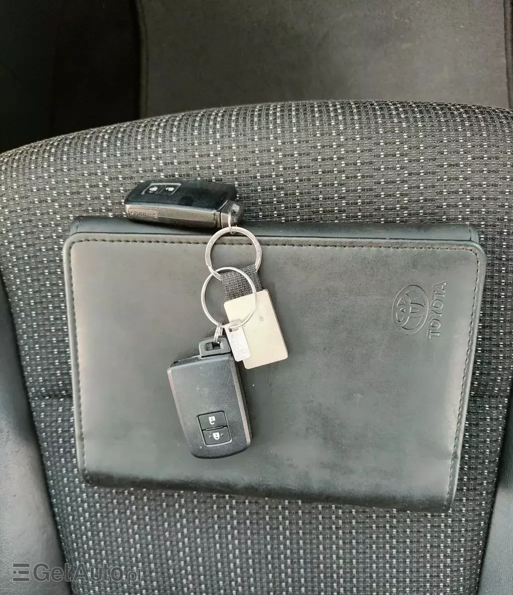 TOYOTA Auris 1.8 VVT-i (136 KM) Hybrid E-CVT