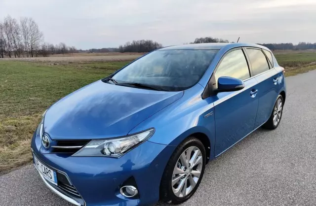 TOYOTA Auris 1.8 VVT-i (136 KM) Hybrid E-CVT