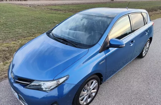 TOYOTA Auris 1.8 VVT-i (136 KM) Hybrid E-CVT