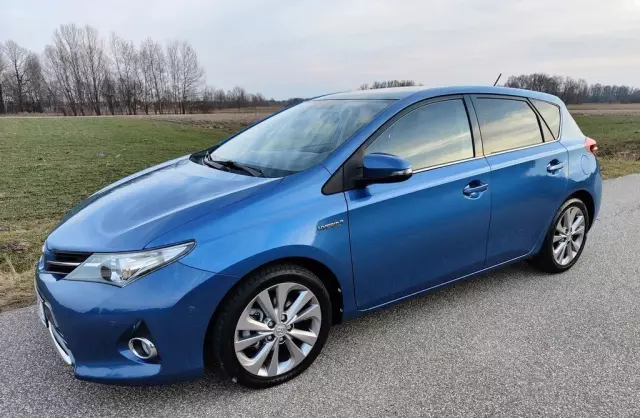 TOYOTA Auris 1.8 VVT-i (136 KM) Hybrid E-CVT