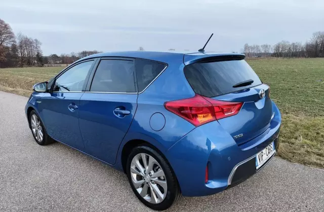 TOYOTA Auris 1.8 VVT-i (136 KM) Hybrid E-CVT