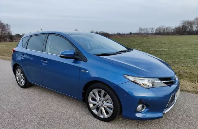 TOYOTA Auris 1.8 VVT-i (136 KM) Hybrid E-CVT