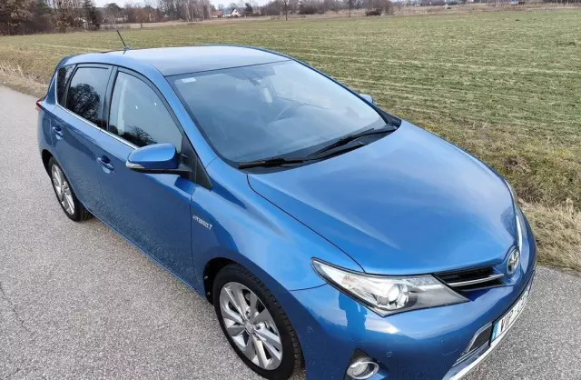 TOYOTA Auris 1.8 VVT-i (136 KM) Hybrid E-CVT