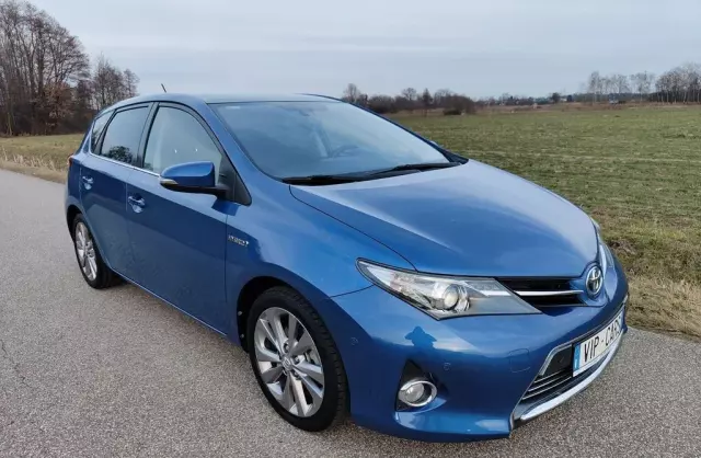 TOYOTA Auris 1.8 VVT-i (136 KM) Hybrid E-CVT
