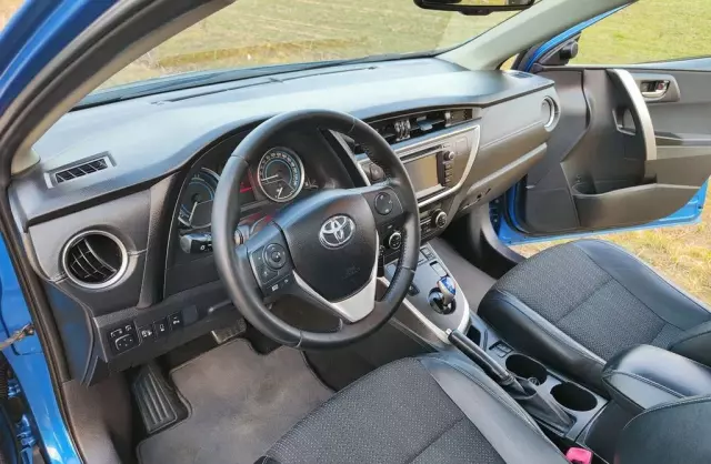 TOYOTA Auris 1.8 VVT-i (136 KM) Hybrid E-CVT