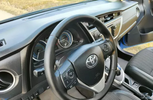 TOYOTA Auris 1.8 VVT-i (136 KM) Hybrid E-CVT