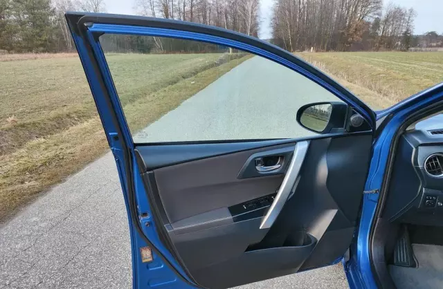 TOYOTA Auris 1.8 VVT-i (136 KM) Hybrid E-CVT