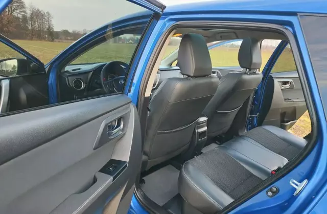 TOYOTA Auris 1.8 VVT-i (136 KM) Hybrid E-CVT