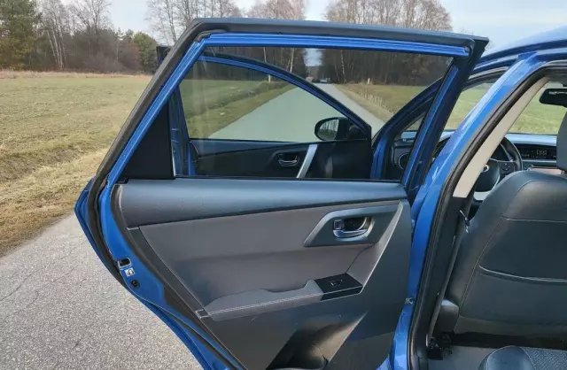 TOYOTA Auris 1.8 VVT-i (136 KM) Hybrid E-CVT