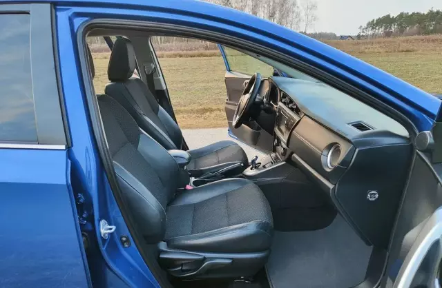 TOYOTA Auris 1.8 VVT-i (136 KM) Hybrid E-CVT