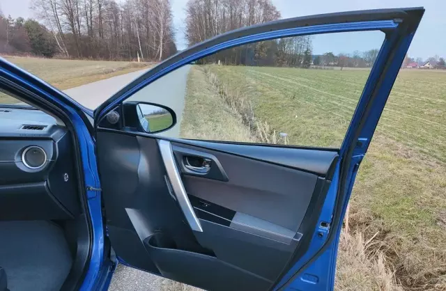 TOYOTA Auris 1.8 VVT-i (136 KM) Hybrid E-CVT