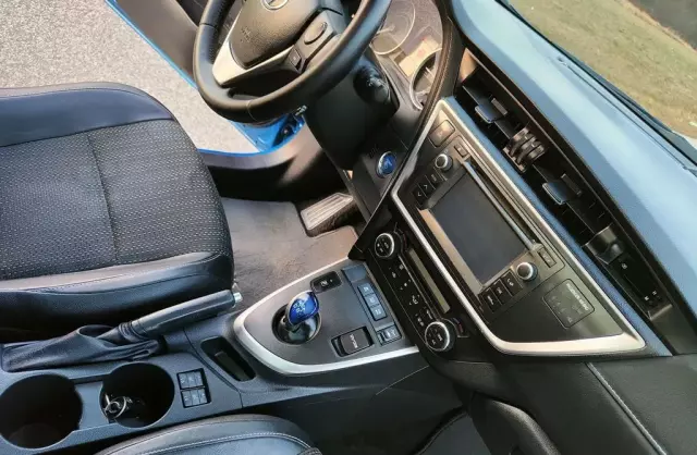 TOYOTA Auris 1.8 VVT-i (136 KM) Hybrid E-CVT